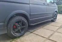 Volkswagen T5 Multivan 2003–2010 Zijsteps X5-type zwart (2 st., aluminium) foto 2