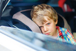 Wat te doen als je kind wagenziek wordt in de auto? foto 1