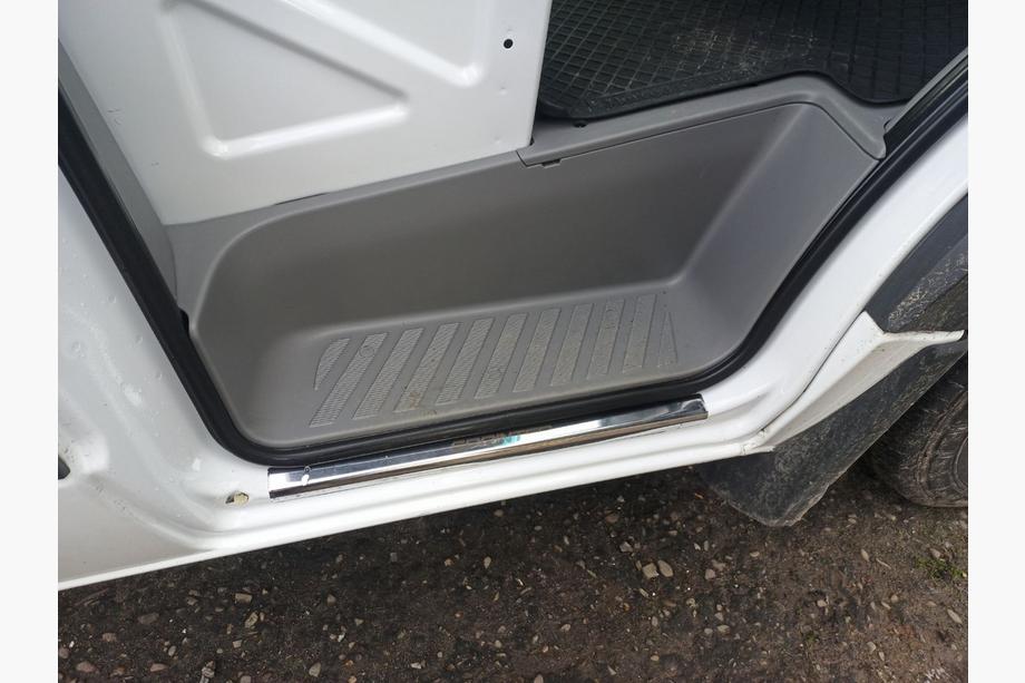 Mercedes Sprinter W906 2006–2018 VIP-style instaplijsten (2 stuks, staal) Image