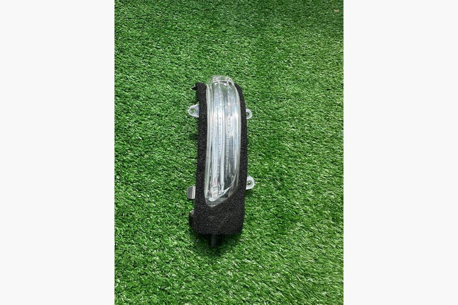 Toyota Land Cruiser 200 2007–2021 Spiegelknipperlicht (Voor 2012-2016, 1 st.) Foto 2