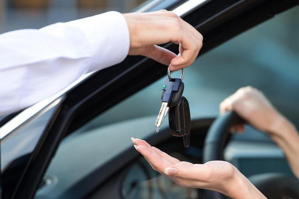 Is je auto verhuren de moeite waard? Voor- en nadelen