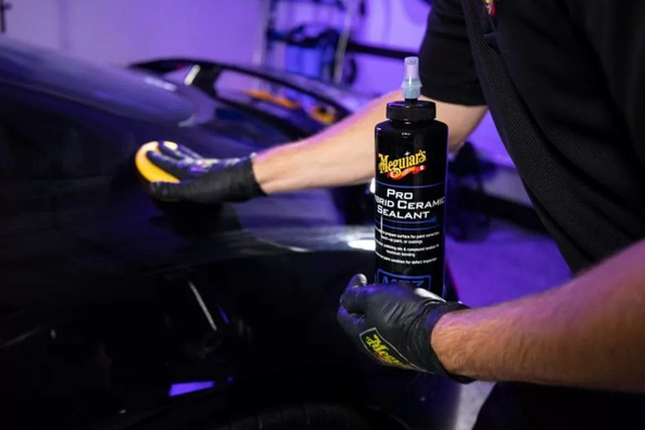 Wat is een autosealant? Synthetische bescherming van de lak