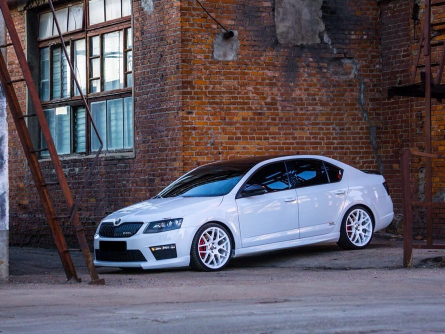 Welke kleur velgen past bij een witte auto?