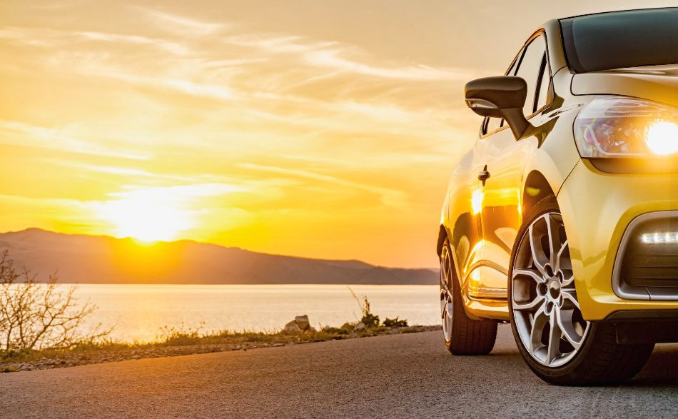 Zo onderhoud je je auto in de zomer: bescherming van lak en interieur