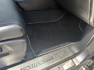 Nissan Armada 2016–2024 Deluxe stoffen automatten (3 rijen, zwart) foto 5