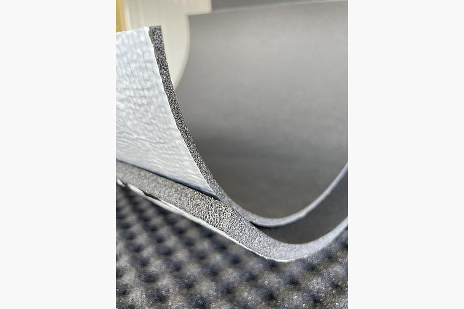 Geluid- en warmte-isolatie ULTIMATE ACCENT PRO 4 mm elastisch PE-schuim met waterbestendige lijmlaag, plaat (0,5 m x 0,75 m) Foto 5