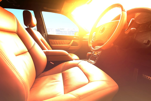 Wat je bij hitte absoluut niet in de auto mag laten liggen