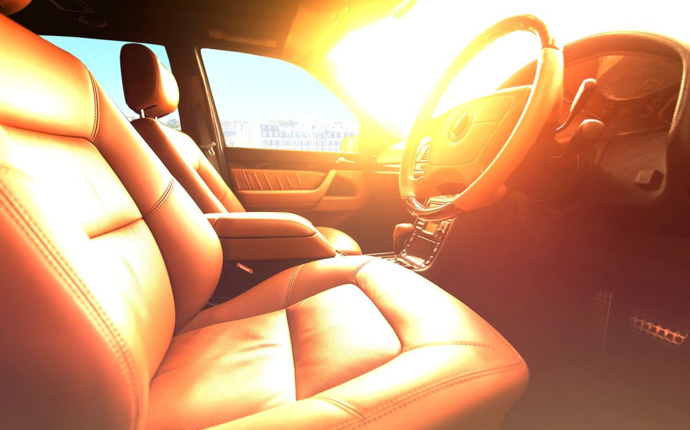 Wat je bij hitte absoluut niet in de auto mag laten liggen