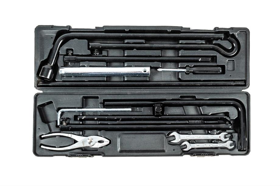 Toyota Land Cruiser 200 2007–2021 Gereedschapset voor originele opbergplaats Foto 1
