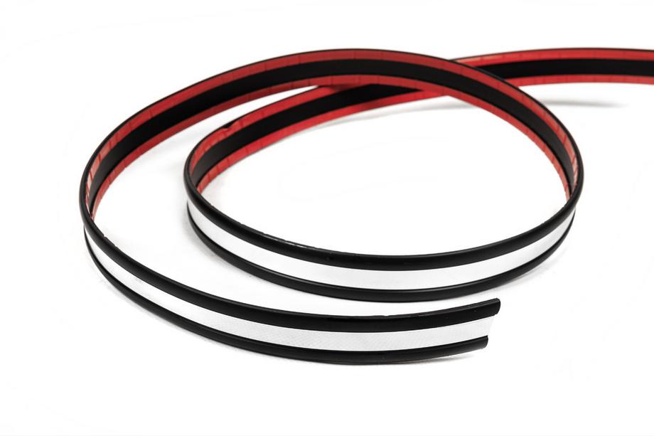 Afgeprijsd Zwarte deurlijst met chroomstrip per meter sal16a (1 m, 27 mm) Image