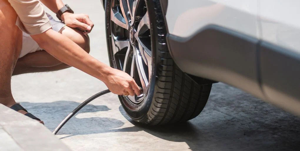 Hoe lang gaan zomerbanden van een auto mee?