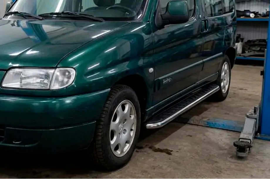Peugeot Partner 1996–2008 Maydos V1 zijtreden (set 2 stuks, aluminium + RVS) Image