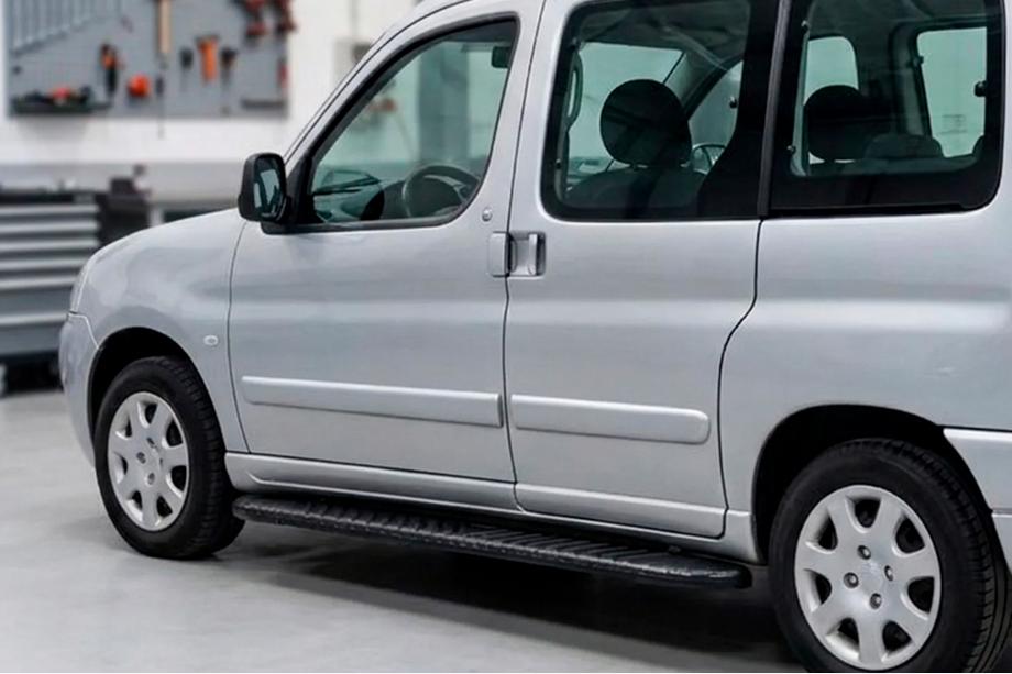 Peugeot Partner 1996–2008 Bosphorus Black side steps (2 st., aluminium) Image