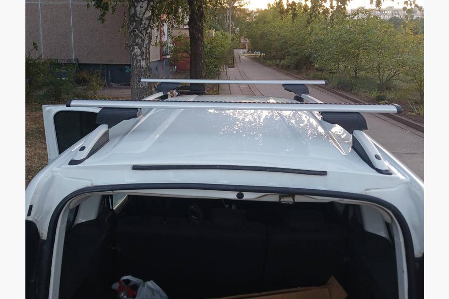 Dacia Dokker 2013–2022 Dakdragers (dwarsbalken) voor standaard dakrails, afsluitbaar Wizard V1 (2 stuks) 135 cm, Zwart Foto 3