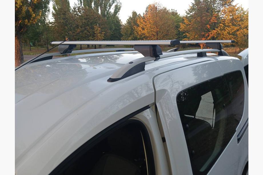 Dacia Dokker 2013–2022 Dakdragers (dwarsbalken) voor standaard dakrails, afsluitbaar Wizard V1 (2 stuks) Image