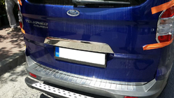 Ford Courier 2014–2023 RVS sierstrip boven kentekenplaat foto 1