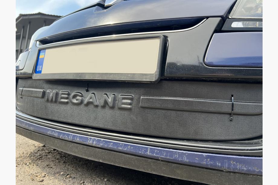 Renault Megane III 2009–2016 Winterafdekking voor grille (2009-2013, onder) Foto 9