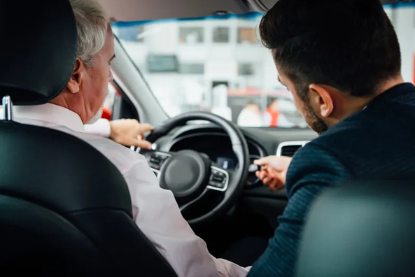 Is het de moeite waard een auto te kopen van een opkoper?