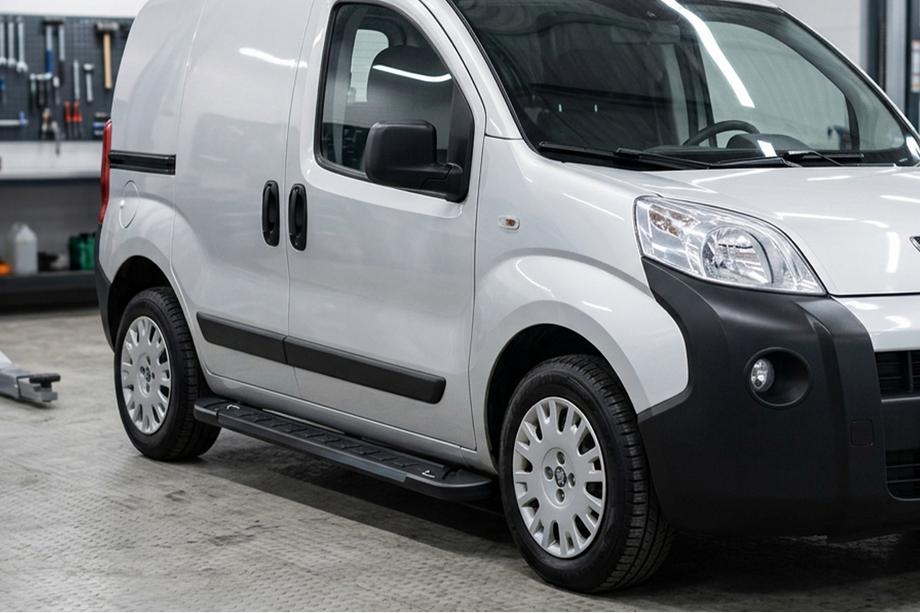Fiat Fiorino/Qubo 2008–2024 RedLine Black zijsteps (set van 2, aluminium) Image