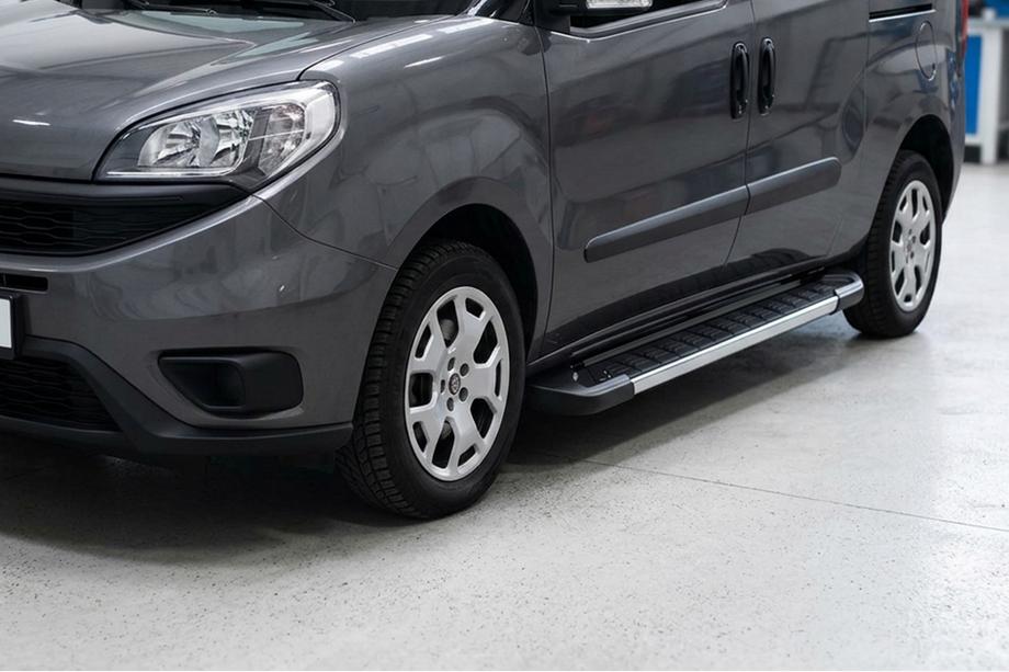 Fiat Doblo II 2010–2022 Side steps RedLine V1 (2 stuks, aluminium) Standaard basis Image