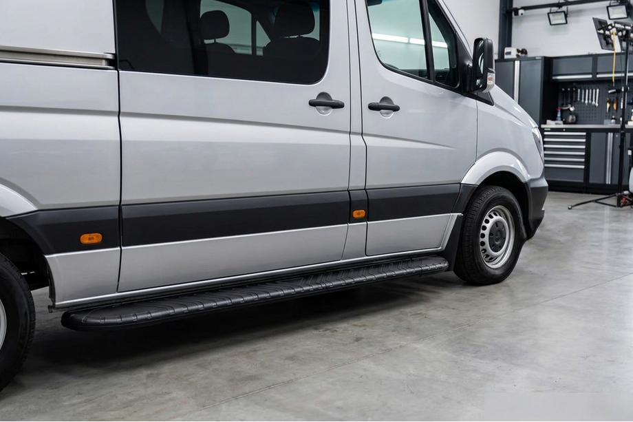 Volkswagen Crafter 2006–2016 Bosphorus Black side steps (2 stuks, aluminium) Image