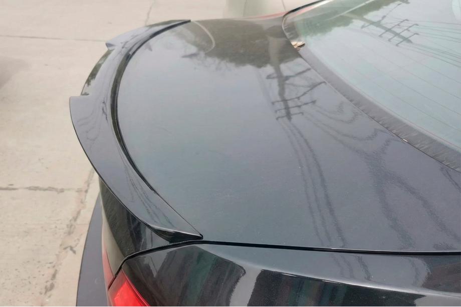 BMW 5 Serie F10/F11 2010–2016 M4-style achterspoiler (voor F10, hoogglans zwart) Image