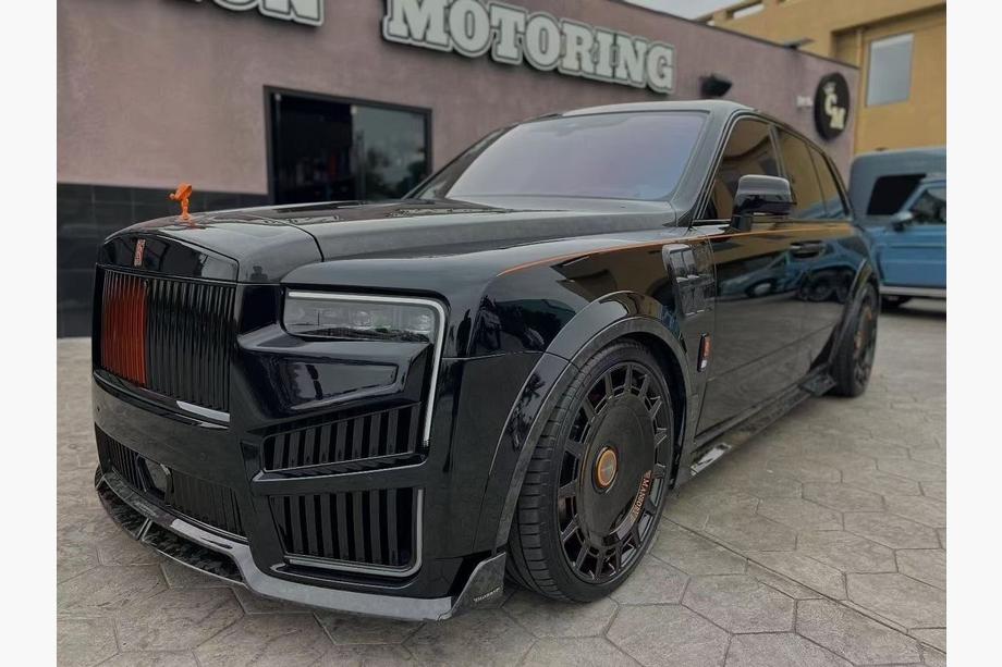 Rolls-Royce Cullinan 2018– 2024 faceliftkit MNSR Carbon Image