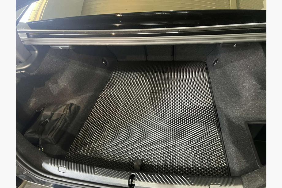 BMW 5/i5 Serie G60/G60E/G61 2023– EVA kofferbakmat (Voor G60, Zwart) Foto 1