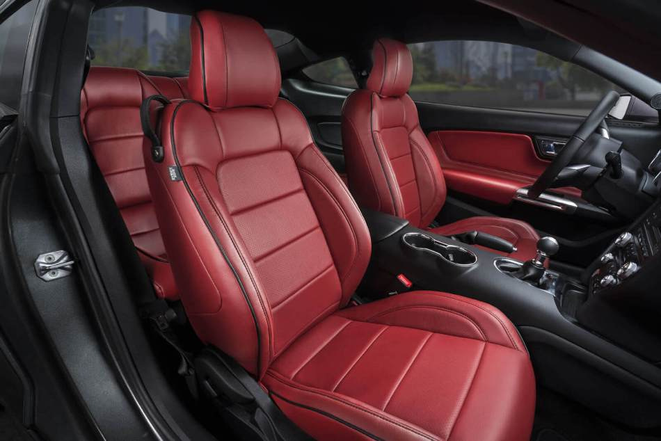 Hoe frist u het lederen auto-interieur op?