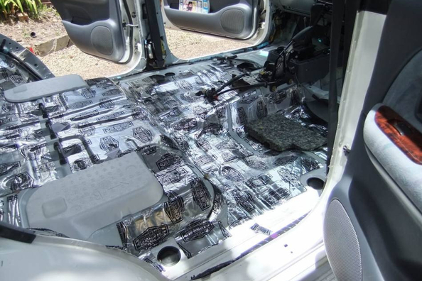 Hoeveel zwaarder wordt een auto na geluidsisolatie?