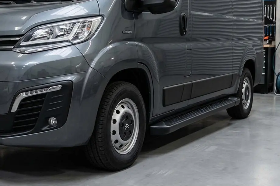 Fiat Ducato 2006–2025 Allmond Black side steps (2 st., aluminium) Image