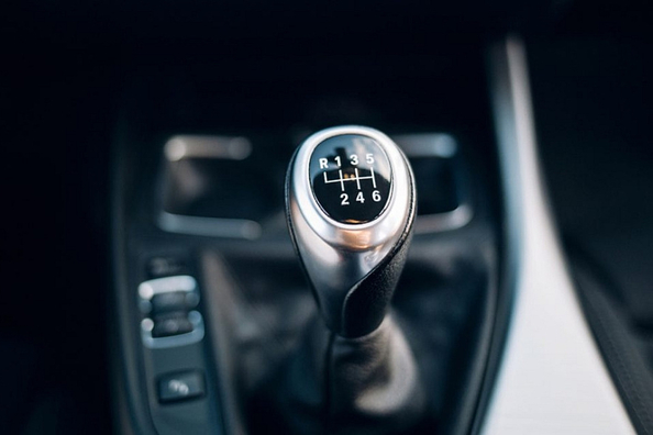 Kun je de versnellingspookknop in de auto vervangen?