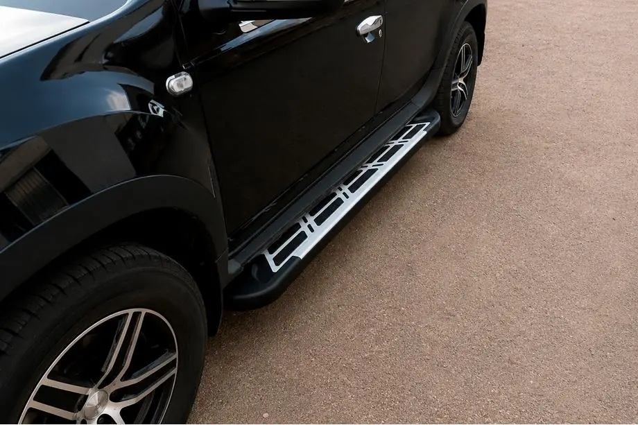 Dacia Duster 2008–2018 Sunrise side steps (set van 2, aluminium) Foto 1