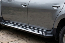 Dacia Duster 2008–2018 Side steps Line (2 stuks, aluminium) foto 1