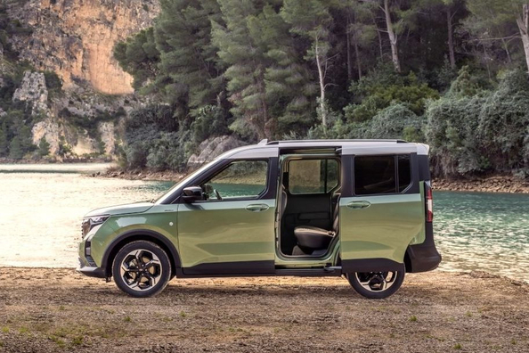 Ford Tourneo Courier van de tweede generatie: compacte MPV Foto 1