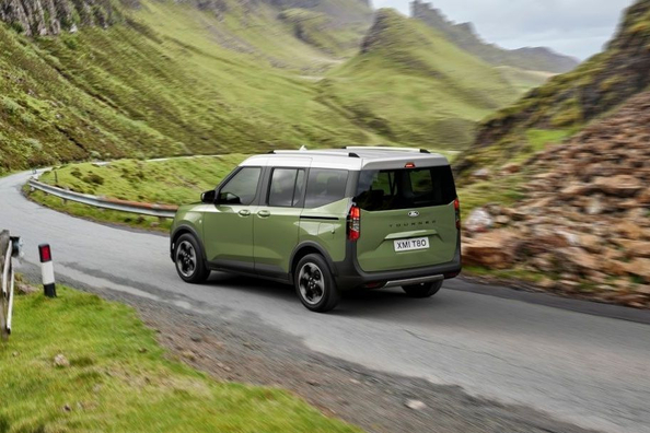 Ford Tourneo Courier van de tweede generatie: compacte MPV Foto 4