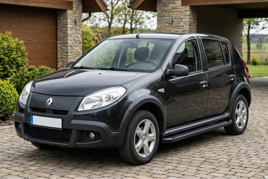 Dacia Sandero 2007–2013 Allmond Black side steps (2 st., aluminium) Image