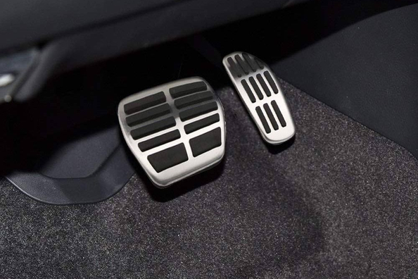 Zo kies je pedalencovers voor je auto
