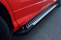 Ford Kuga/Escape 2013–2019 Side steps Line (2 stuks, aluminium) Met zwarte deurlijsten foto 7