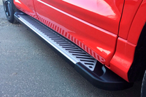 Ford Kuga/Escape 2013–2019 Side steps Line (2 stuks, aluminium) Met zwarte deurlijsten foto 2