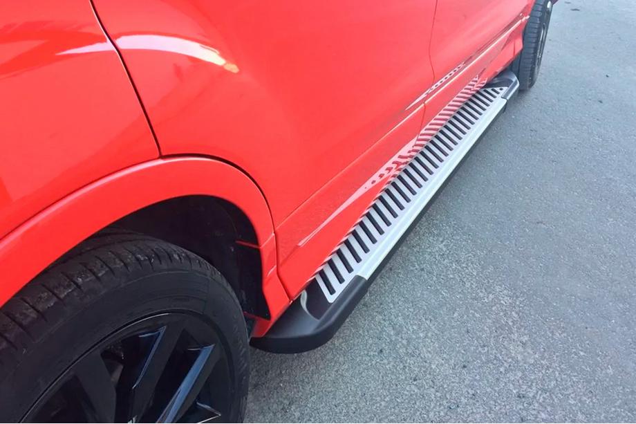 Ford Kuga/Escape 2013–2019 Side steps Line (2 stuks, aluminium) Met zwarte deurlijsten Image