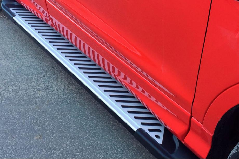 Ford Kuga/Escape 2013–2019 Side steps Line (2 stuks, aluminium) Met gespoten deurpanelen Foto 6