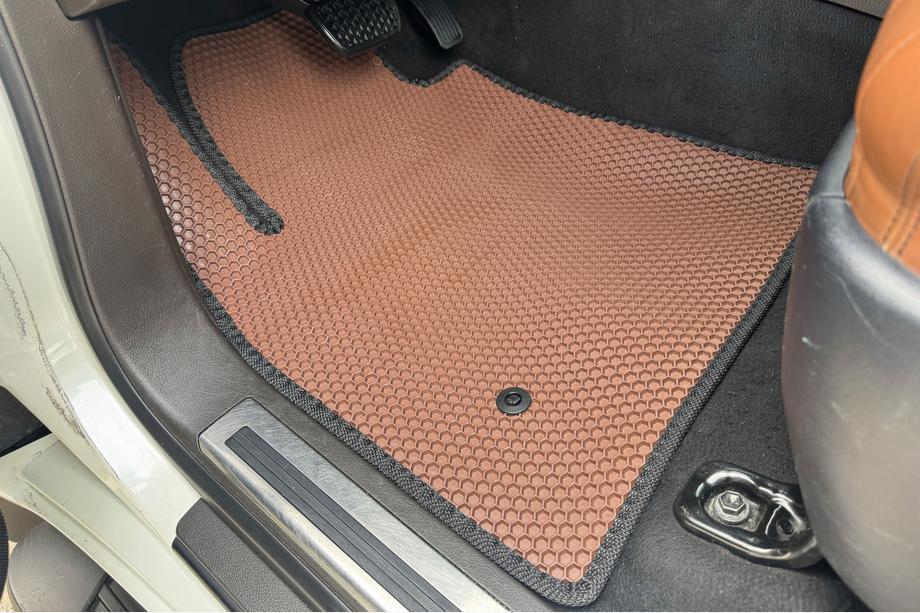 Toyota Land Cruiser 200 2007–2021 Rubberen automatten Carsuit (2007-2012, bruin) Foto 1