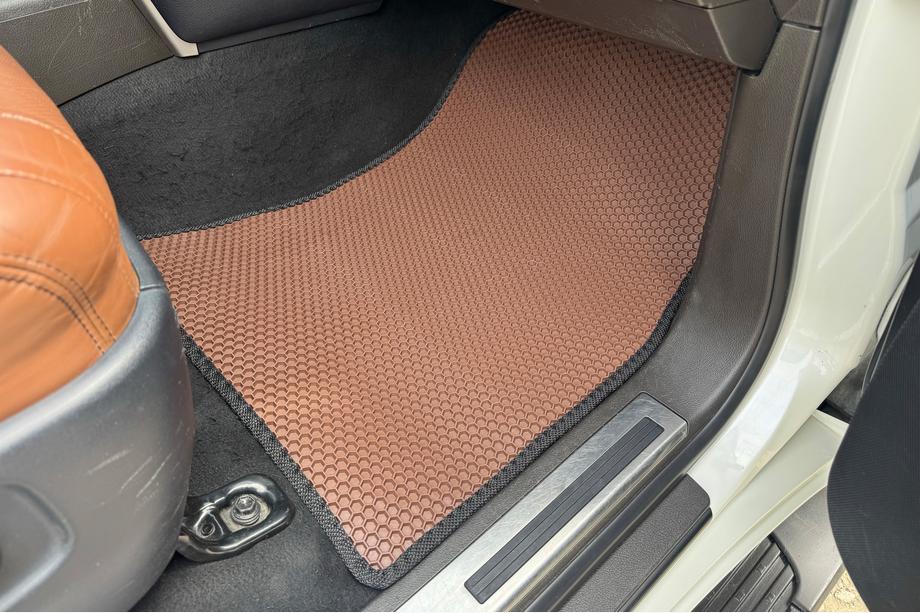 Toyota Land Cruiser 200 2007–2021 Rubberen automatten Carsuit (2007-2012, bruin) Foto 6