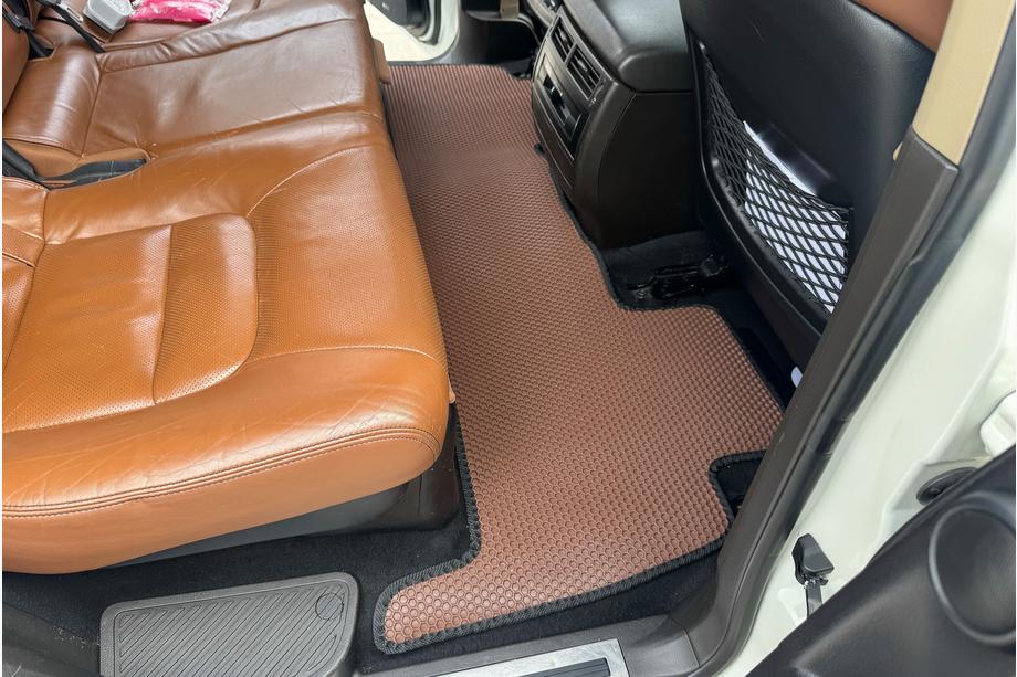 Toyota Land Cruiser 200 2007–2021 Rubberen automatten Carsuit (2007-2012, bruin) Foto 4