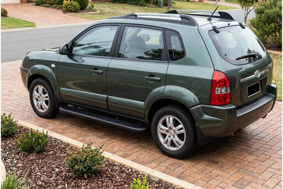 Hyundai Tucson JM 2004– Bosphorus Black side steps (2 st., aluminium) Image