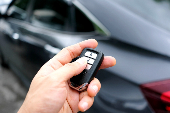 Waarom de auto niet opengaat met de afstandsbediening: mogelijke oorzaken