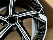 Audi A4 B9 2015–2024 Gesmede OEM velgen R19 (4 stuks) foto 2