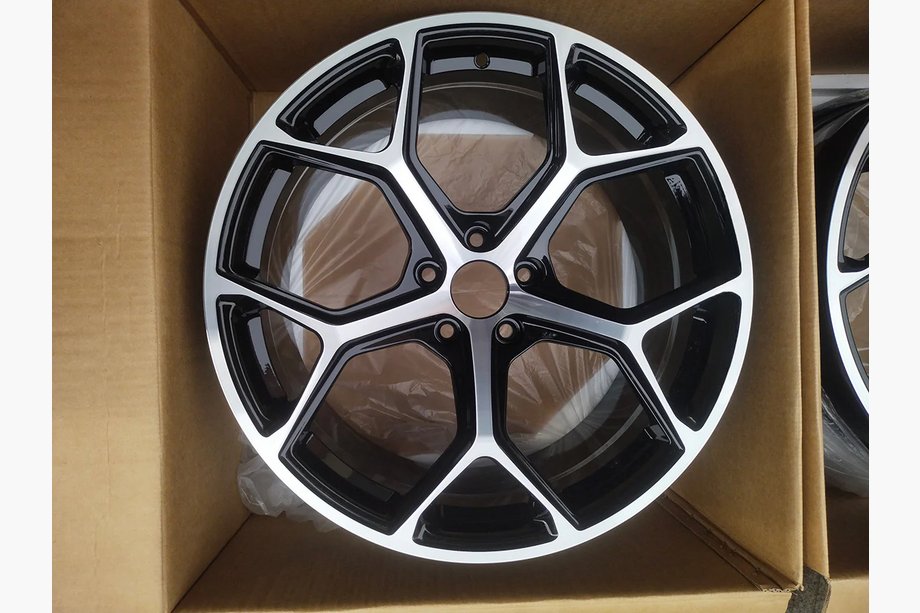 Audi A5 2016–2025 Gesmede OEM velgen R19 (4 stuks) Foto 2