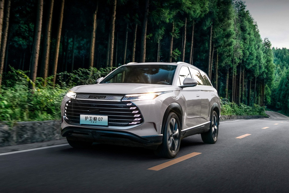 Review BYD Frigate 07: plug-in hybride SUV met maritieme stijl